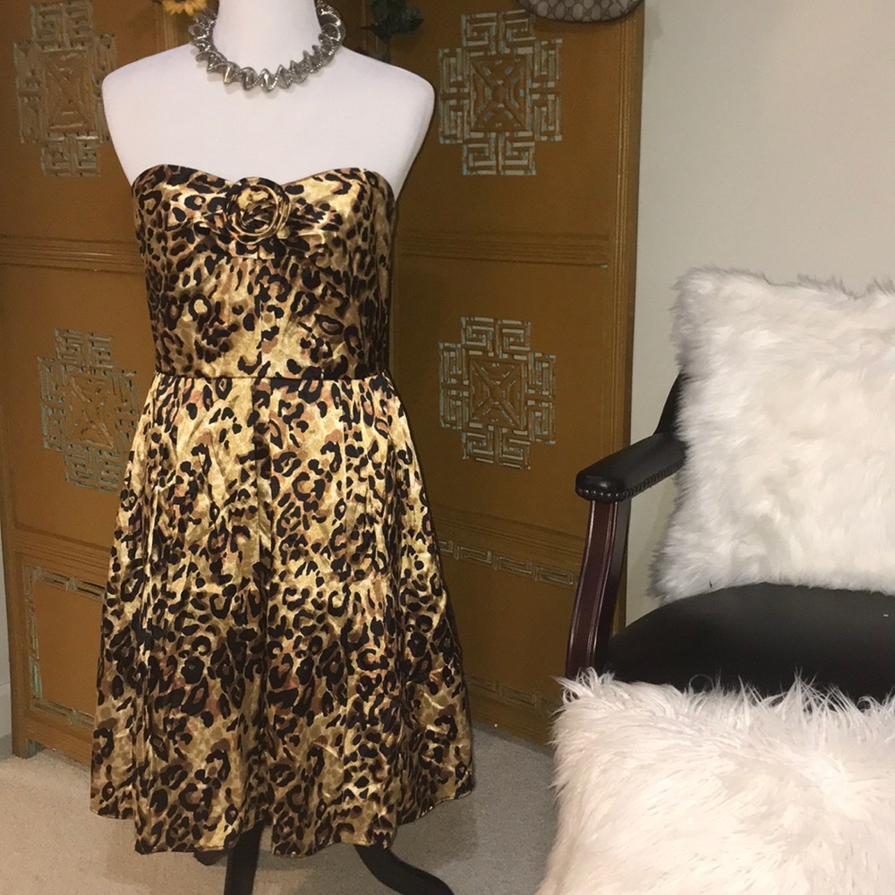 Leopard strapless dress with rosette detail